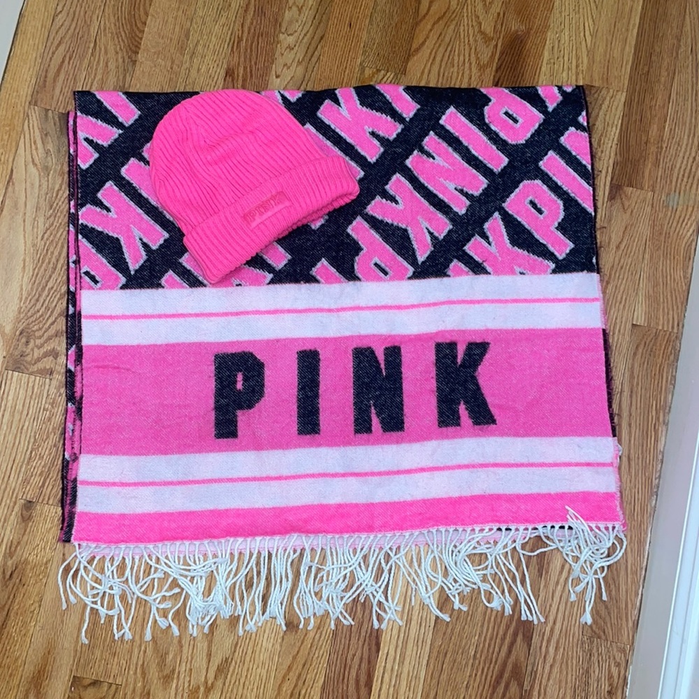 Excellent condition PINK pink hat and extra large scarf